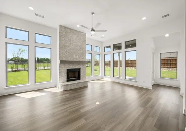 Photo 3 of Single family home for sale at 3043 Farmhouse Dr, Midlothian, TX 76065 | MLS# 21331150 | Listing updated on 2026-10-01