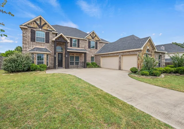 Photo 1 of Single family home for sale at 206 White Rock Ct, Red Oak, TX 75154 | MLS# 21331305 | Listing updated on 2026-08-28