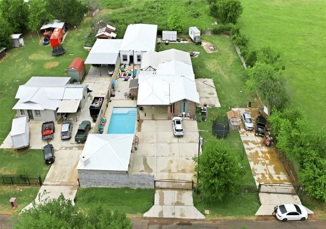 Photo 2 of Single family home for sale at 19685 County Road 4045a, Kemp, TX 75143 | MLS# 21330271 | Listing updated on 2026-07-24