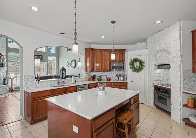 Photo 3 of Single family home for sale at 10402 Fairway Vista Dr, Rowlett, TX 75089 | MLS# 21331202 | Listing updated on 2026-08-26