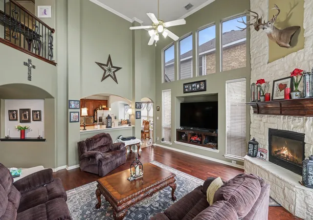 Photo 4 of Single family home for sale at 10402 Fairway Vista Dr, Rowlett, TX 75089 | MLS# 21331202 | Listing updated on 2026-08-26