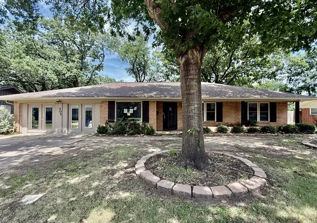 Photo 1 of Single family home for sale at 202 Juniper St, Mansfield, TX 76063 | MLS# 21331277 | Listing updated on 2026-09-25