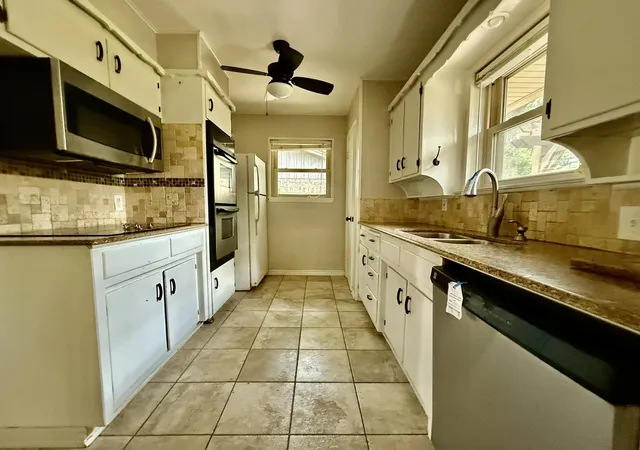 Photo 3 of Single family home for sale at 202 Juniper St, Mansfield, TX 76063 | MLS# 21331277 | Listing updated on 2026-09-25