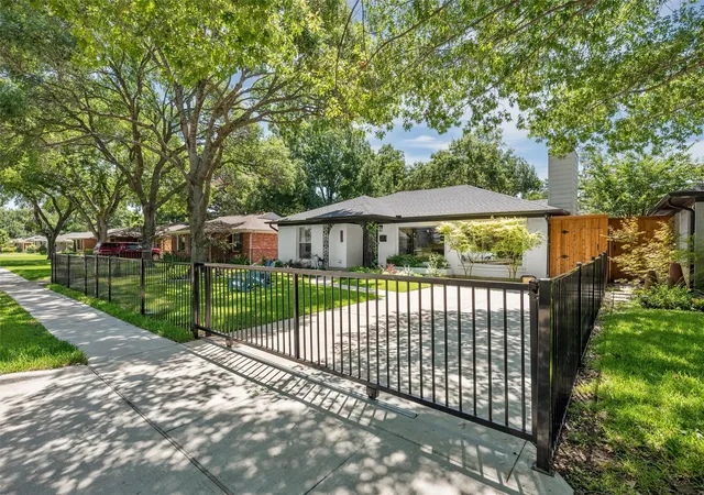 3rd image of 7166 Dalewood Ln, Dallas, TX 75214 | MLS# 21324452
