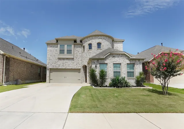 Photo 1 of Single family home for sale at 9320 Meadowpark Dr, Argyle, TX 76226 | MLS# 21331281 | Listing updated on 2026-08-22