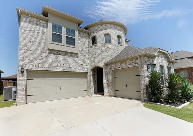 Photo 2 of Single family home for sale at 9320 Meadowpark Dr, Argyle, TX 76226 | MLS# 21331281 | Listing updated on 2026-08-22