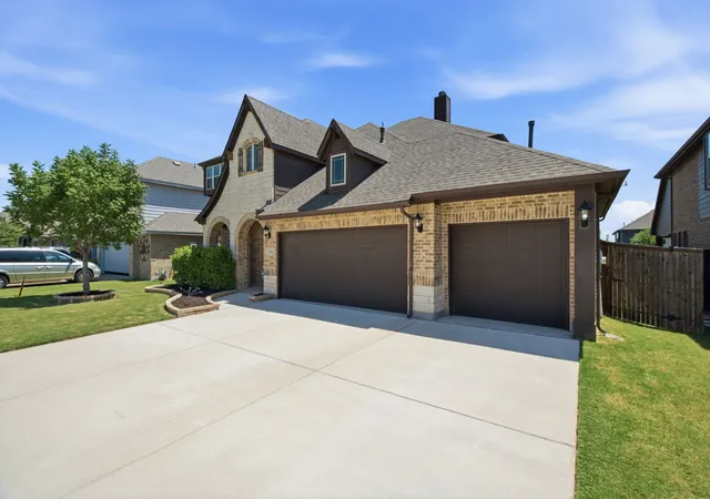 Photo 2 of Single family home for sale at 1106 Alderwood Dr, Justin, TX 76247 | MLS# 21330095 | Listing updated on 2026-09-28