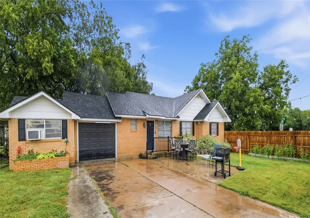 Photo 1 of Single family home for sale at 2621 Vine St, Brownwood, TX 76801 | MLS# 21331242 | Listing updated on 2026-09-29