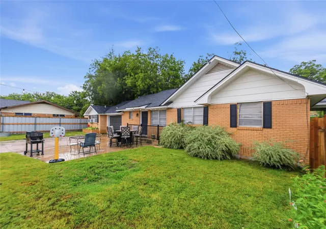 Photo 2 of Single family home for sale at 2621 Vine St, Brownwood, TX 76801 | MLS# 21331242 | Listing updated on 2026-09-29