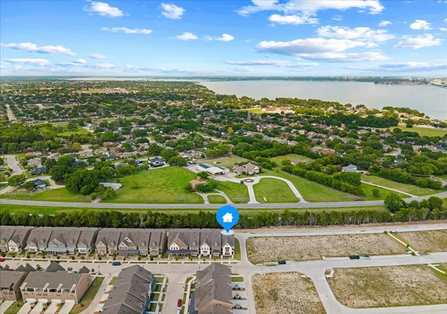 Photo 3 of Townhouse for sale at 7937 Bayside Dr, Rowlett, TX 75088 | MLS# 21331237 | Listing updated on 2026-10-08