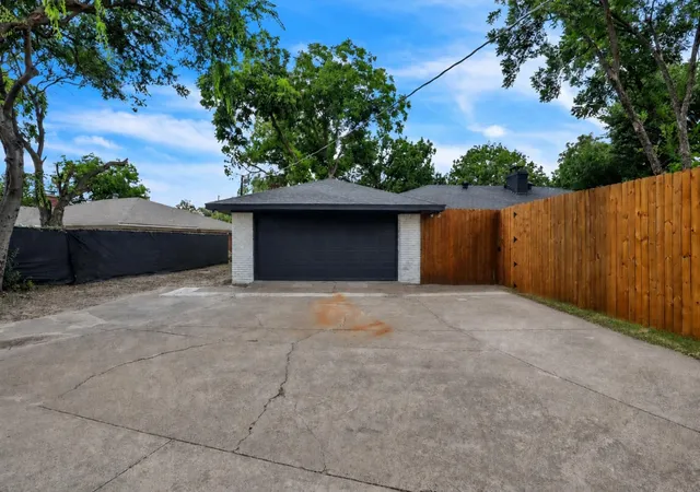 23rd image of 729 Surrey Cir, Grand Prairie, TX 75050 | MLS# 21331424
