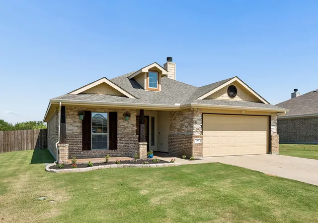 Photo 3 of Sale Pending at 1901 Millbrook Dr, Midlothian, TX 76065 | MLS# 21331449 | Listing updated on 2026-08-22