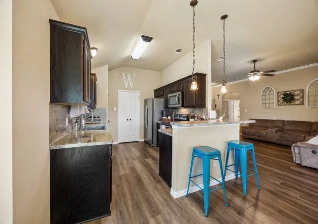 Photo 4 of Sale Pending at 1901 Millbrook Dr, Midlothian, TX 76065 | MLS# 21331449 | Listing updated on 2026-08-22