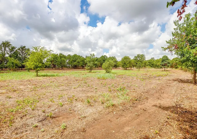 Photo 4 of Sale Pending at 890 Clover Dr, Poolville, TX 76487 | MLS# 21331395 | Listing updated on 2026-09-21