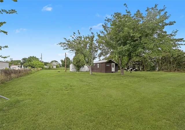 2nd image of 1304 Terry Dr, Willow Park, TX 76008 | MLS# 21331521