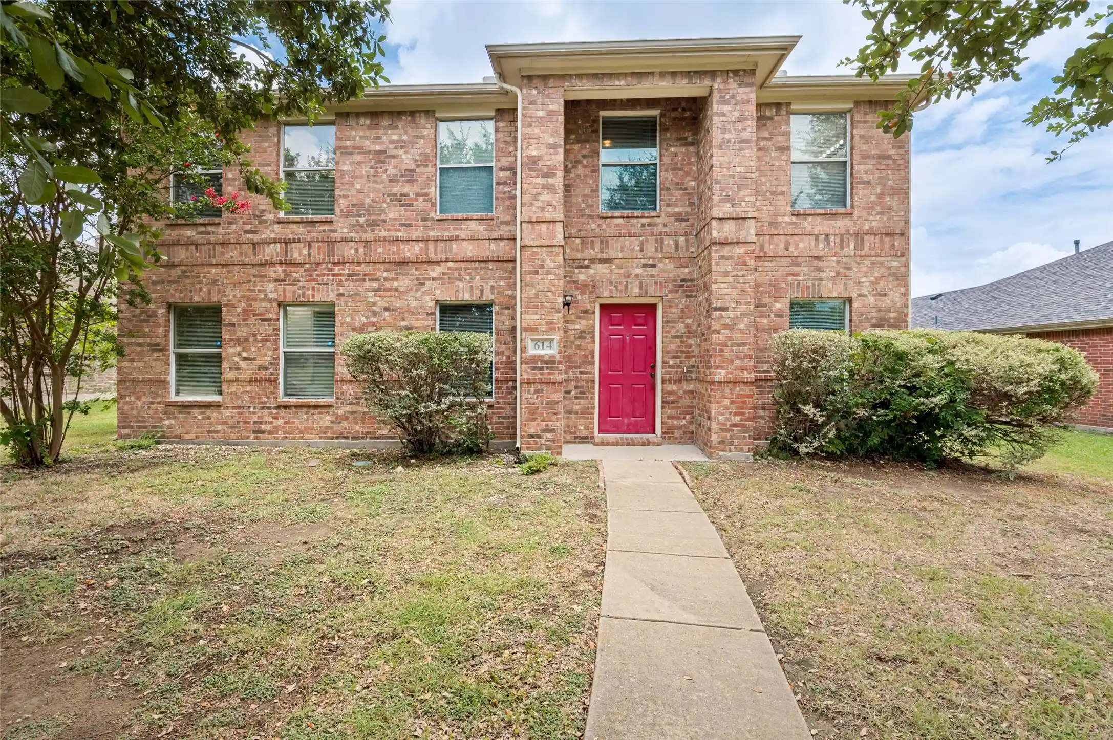 Photo 1 of Single family home for sale at 614 Hearthstone Dr, Lancaster, TX 75146 | MLS# 21331522 | Listing updated on 2026-10-12