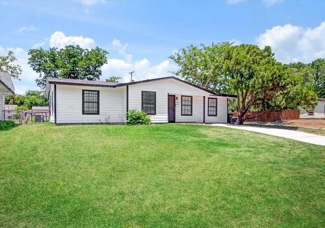 Photo 1 of Single family home for sale at 3700 Griggs Ave, Fort Worth, TX 76119 | MLS# 21331523 | Listing updated on 2026-08-26
