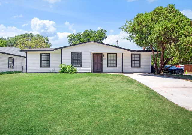 Photo 2 of Single family home for sale at 3700 Griggs Ave, Fort Worth, TX 76119 | MLS# 21331523 | Listing updated on 2026-08-26