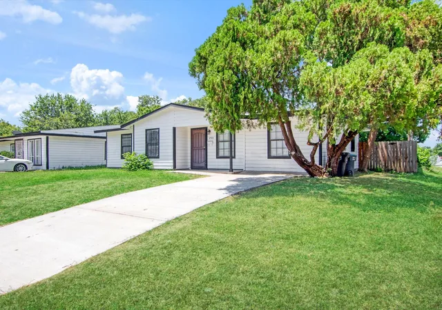 Photo 3 of Single family home for sale at 3700 Griggs Ave, Fort Worth, TX 76119 | MLS# 21331523 | Listing updated on 2026-08-26