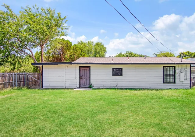 Photo 3 of Single family home for sale at 3700 Griggs Ave, Fort Worth, TX 76119 | MLS# 21331523 | Listing updated on 2026-08-26