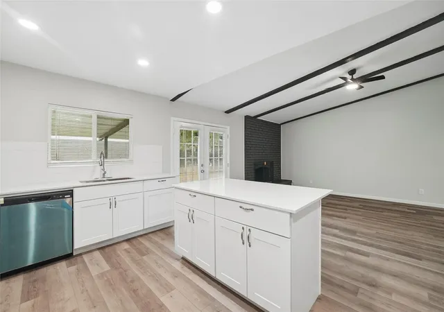 3rd image of 2221 Pennington Dr Dr, Arlington, TX 76014 | MLS# 21328888
