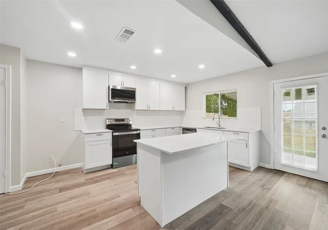 4th image of 2221 Pennington Dr Dr, Arlington, TX 76014 | MLS# 21328888
