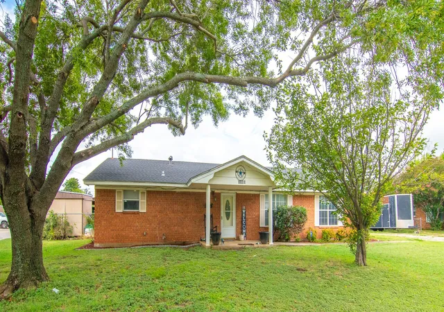 Photo 1 of Single family home for sale at 1909 4th St, Brownwood, TX 76801 | MLS# 21331550 | Listing updated on 2026-08-22