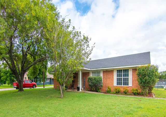 Photo 2 of Single family home for sale at 1909 4th St, Brownwood, TX 76801 | MLS# 21331550 | Listing updated on 2026-08-22