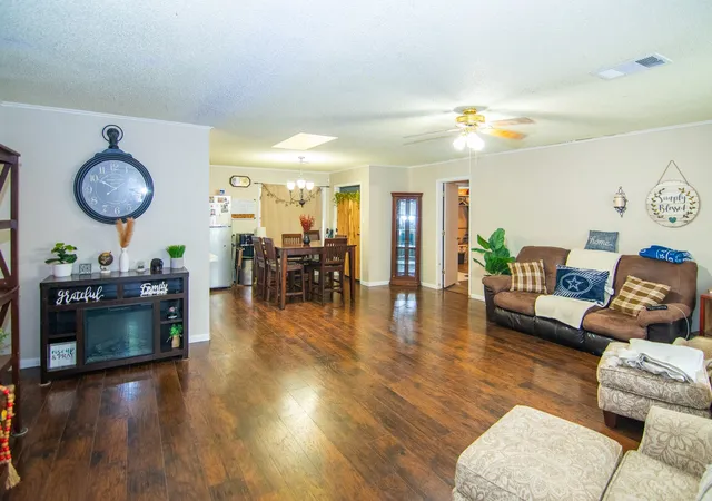 Photo 3 of Single family home for sale at 1909 4Th St, Brownwood, TX 76801 | MLS# 21331550 | Listing updated on 2026-08-22