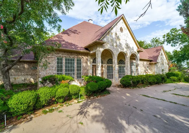 Photo 3 of Single family home for sale at 9709 Divot Dr, Granbury, TX 76049 | MLS# 21331578 | Listing updated on 2026-09-16