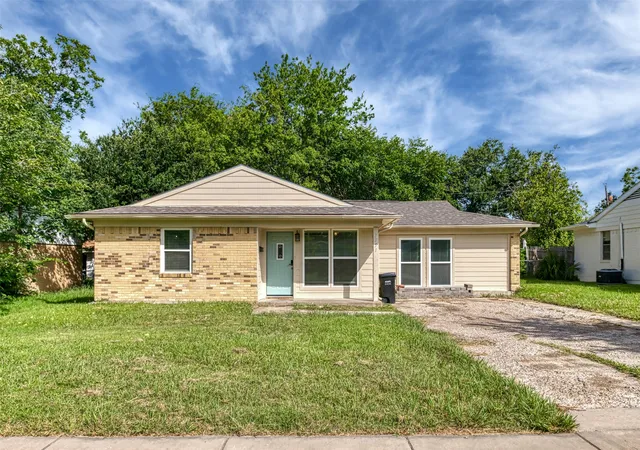 Photo 1 of Single family home for sale at 3351 Caracas Dr, Mesquite, TX 75150 | MLS# 21313784 | Listing updated on 2026-08-24