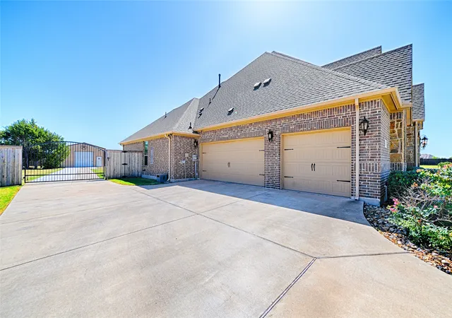 Photo 3 of Single family home for sale at 3841 Karen Rd, Midlothian, TX 76065 | MLS# 21330772 | Listing updated on 2026-09-17