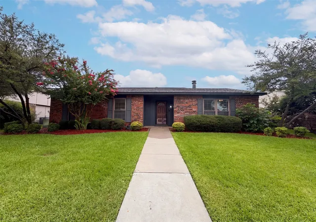 Photo 1 of Single family home for sale at 530 Shadowcrest Ln, Coppell, TX 75019 | MLS# 21331639 | Listing updated on 2026-09-29