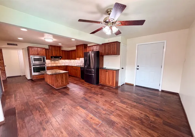 Photo 2 of Single family home for sale at 530 Shadowcrest Ln, Coppell, TX 75019 | MLS# 21331639 | Listing updated on 2026-09-29