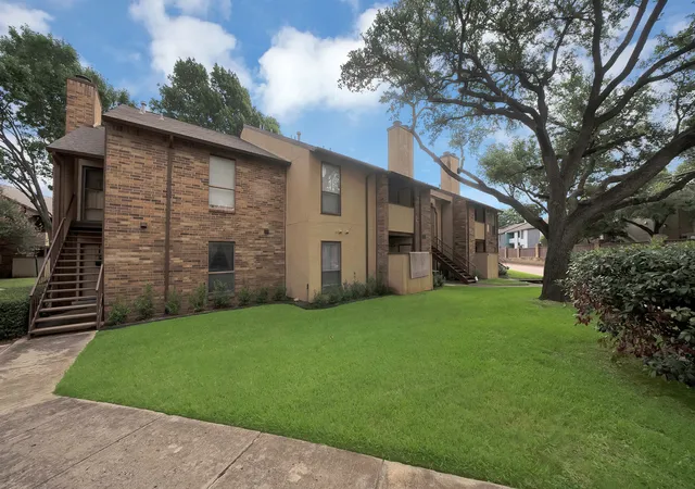 Photo 3 of Sale Pending at 1307 Willoughby Ln #5412, Arlington, TX 76011 | MLS# 21331655 | Listing updated on 2026-10-01