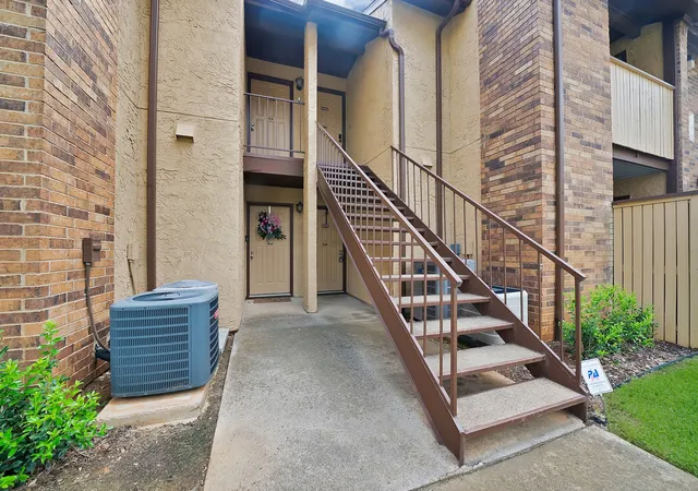 Photo 3 of Sale Pending at 1307 Willoughby Ln #5412, Arlington, TX 76011 | MLS# 21331655 | Listing updated on 2026-10-01