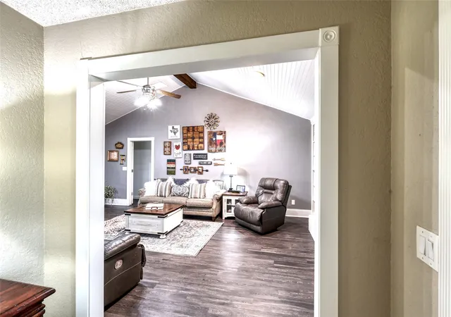 Photo 4 of Single family home for sale at 5500 Bello Vista Dr, Sherman, TX 75090 | MLS# 21329213 | Listing updated on 2026-10-06