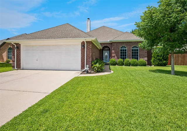 Photo 1 of Sale Pending at 516 Hazelnut Ct, Saginaw, TX 76179 | MLS# 21327140 | Listing updated on 2026-08-19