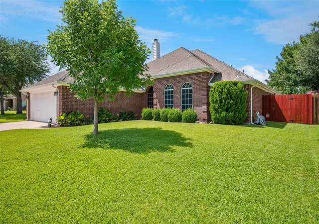 Photo 2 of Sale Pending at 516 Hazelnut Ct, Saginaw, TX 76179 | MLS# 21327140 | Listing updated on 2026-08-19