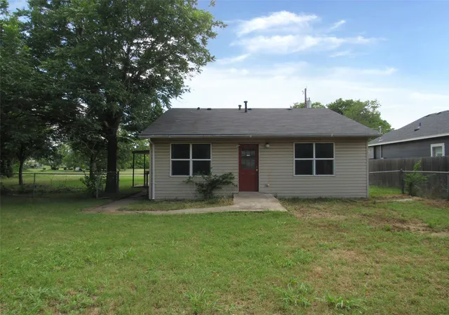 Photo 10 of Sale Pending at 608 Hayes St, Mc Gregor, TX 76657 | MLS# 21331670 | Listing updated on 2026-07-21