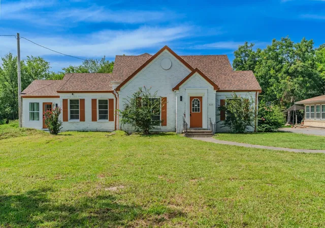 Photo 2 of Single family home for sale at 620 Forrester St, Greenville, TX 75401 | MLS# 21331562 | Listing updated on 2026-09-16