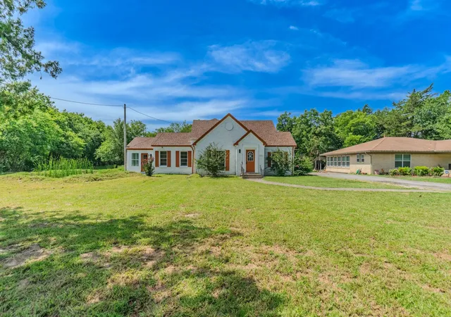 Photo 3 of Single family home for sale at 620 Forrester St, Greenville, TX 75401 | MLS# 21331562 | Listing updated on 2026-09-16