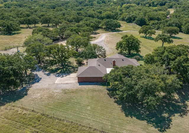 Photo 2 of Single family home for sale at 466 County Road 1180, Alvord, TX 76225 | MLS# 21329635 | Listing updated on 2026-07-27