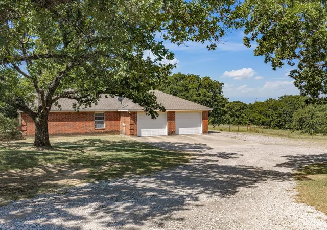 Photo 3 of Single family home for sale at 466 County Road 1180, Alvord, TX 76225 | MLS# 21329635 | Listing updated on 2026-07-27