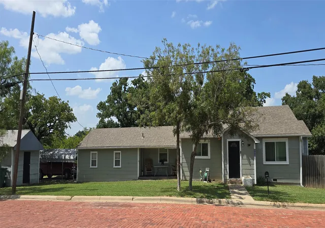 Photo 2 of Single family home for sale at 903 W Plummer St, Eastland, TX 76448 | MLS# 21331711 | Listing updated on 2026-08-25