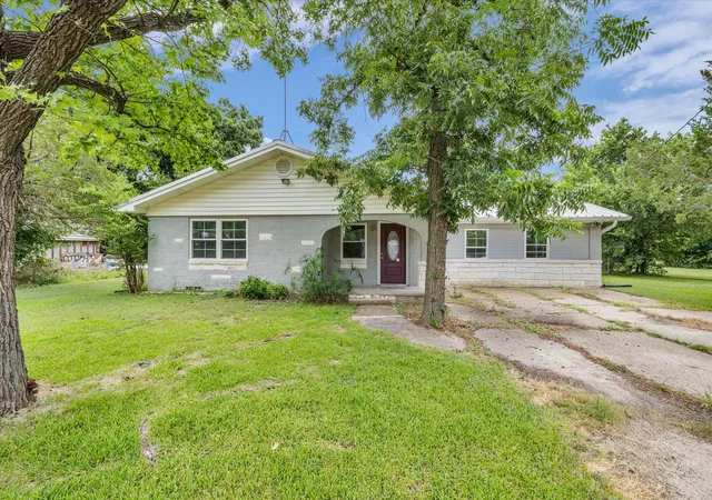 Photo 1 of Single family home for sale at 610 E Limestone Ave, Mart, TX 76664 | MLS# 21321914 | Listing updated on 2026-07-15