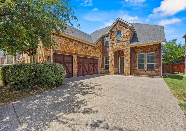 Photo 1 of Sale Pending at 2601 Morgan Ln, Roanoke, TX 76262 | MLS# 21331751 | Listing updated on 2026-07-24