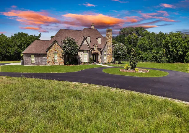 Photo 2 of Single family home for sale at 3875 Fm 121, Van Alstyne, TX 75495 | MLS# 21330277 | Listing updated on 2026-08-17