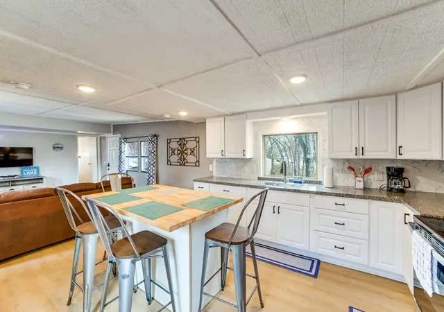 Photo 3 of Manufactured home for sale at 101 Crocker Dr, Malakoff, TX 75148 | MLS# 21331719 | Listing updated on 2026-09-24