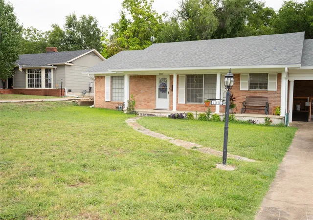Homes for sale in Hillsboro, TX | 1016 E Franklin St, Hillsboro, TX 76645 | MLS# 21330939